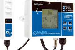 Sell: HydroFarm Autopilot CO2 Monitor and Controller with Remote Sensor