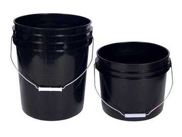 Vente: Black Plastic Buckets -- 3 Gallon with Handle
