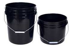 Vente: Black Plastic Buckets -- 5 Gallon with Handle