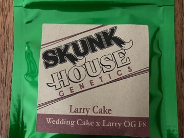 Selling: Skunk House Genetics - Larry Cake