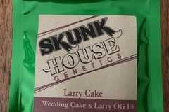 Selling: Skunk House Genetics - Larry Cake